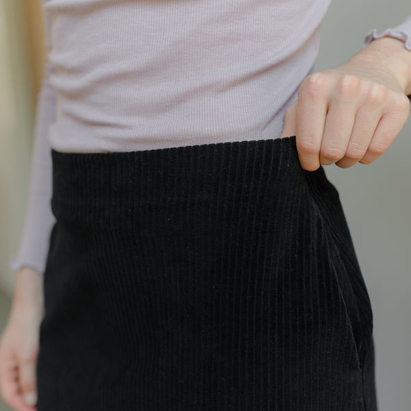 Detailaufnahme des Bunds am Jersey Cordrock Rosa