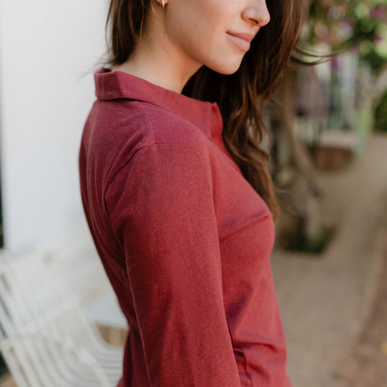Detailaufnahme des Kragens der Jersey Bluse Sara