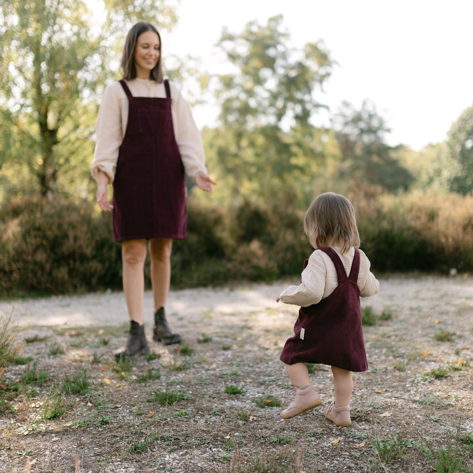 Kinder Cord Latzkleid Mika