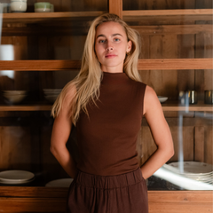 Ripp Top Nori mit kurzem Stehkragen