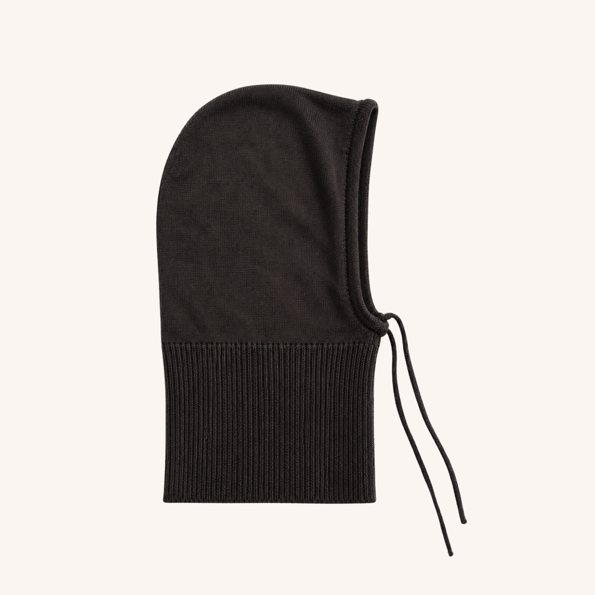 Produktansicht des Balaklava Nomi in Braun, flatlay mit Bindebändern